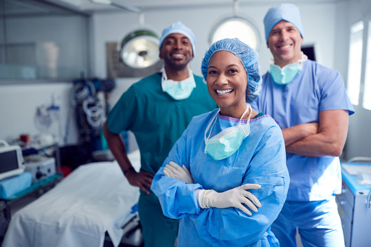 Surgical Scrubs: What Healthcare Professionals Should Know Before Choosing the Right Workwear